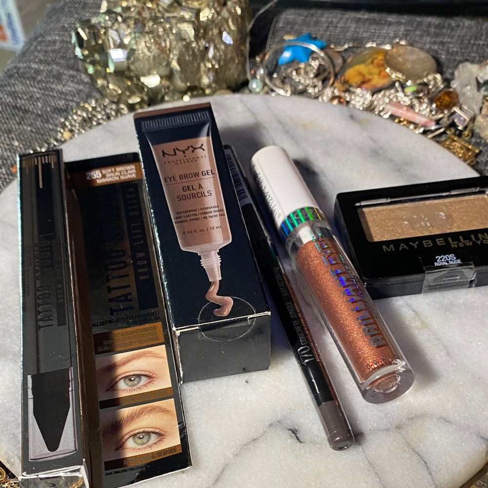 Maybelline Brow Kit with Copper and Black Accents- 5 Total